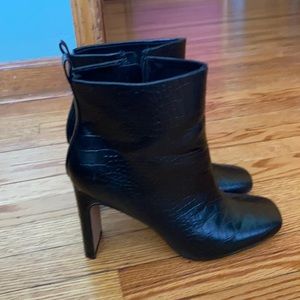 Express Women’s booties size 8.5